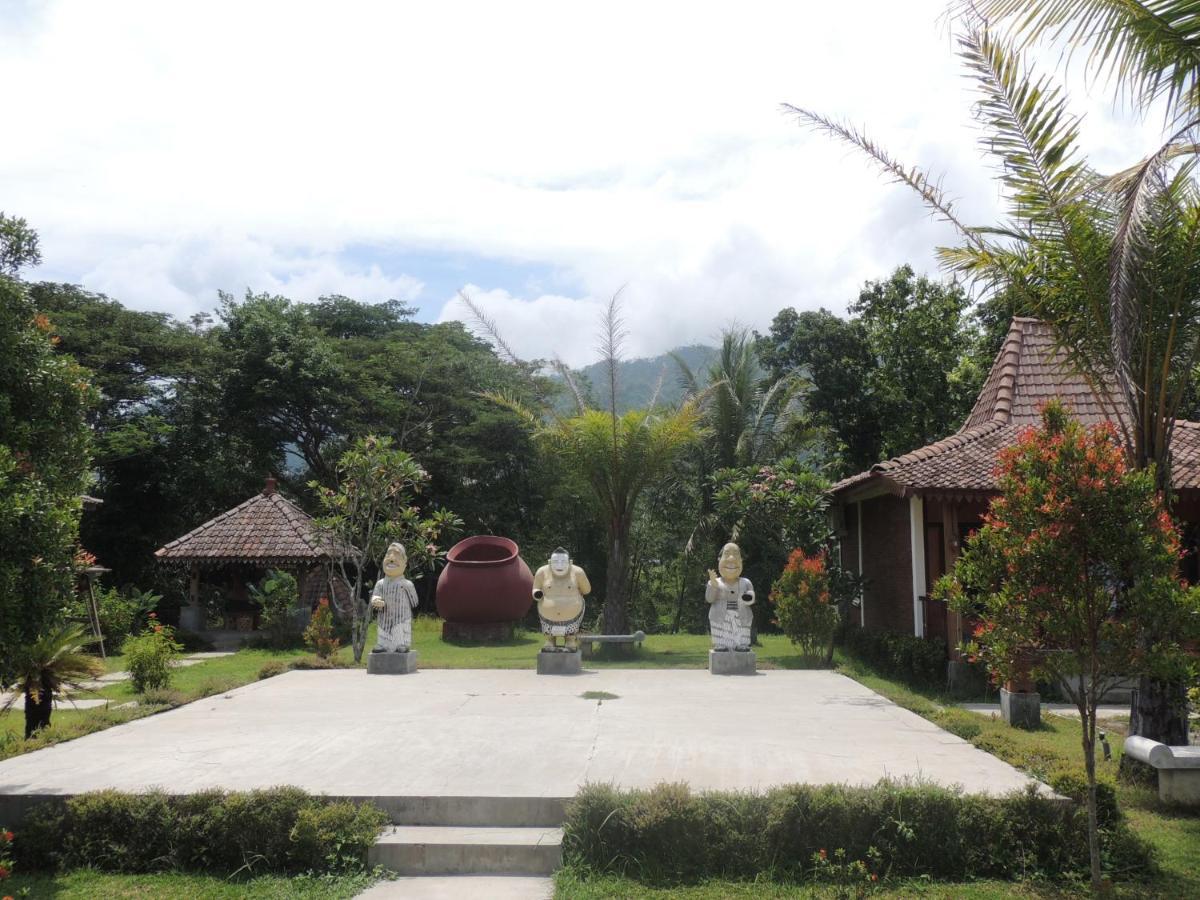 Готель Balkondes Karanganyar Pottery Academy Маґеланґ Екстер'єр фото