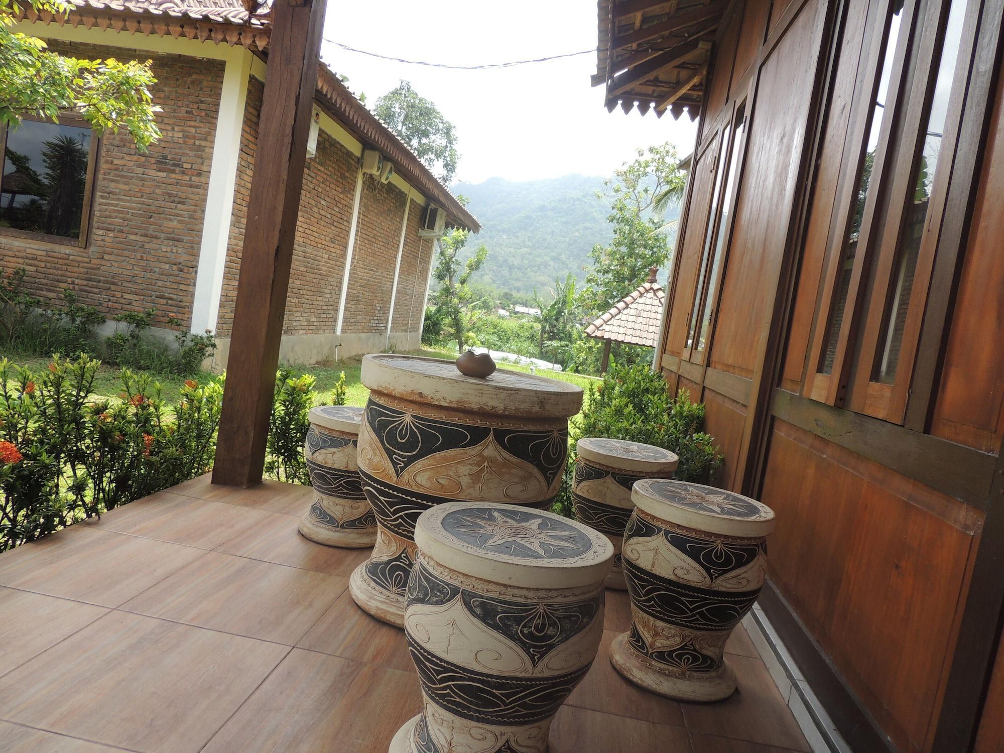 Готель Balkondes Karanganyar Pottery Academy Маґеланґ Екстер'єр фото